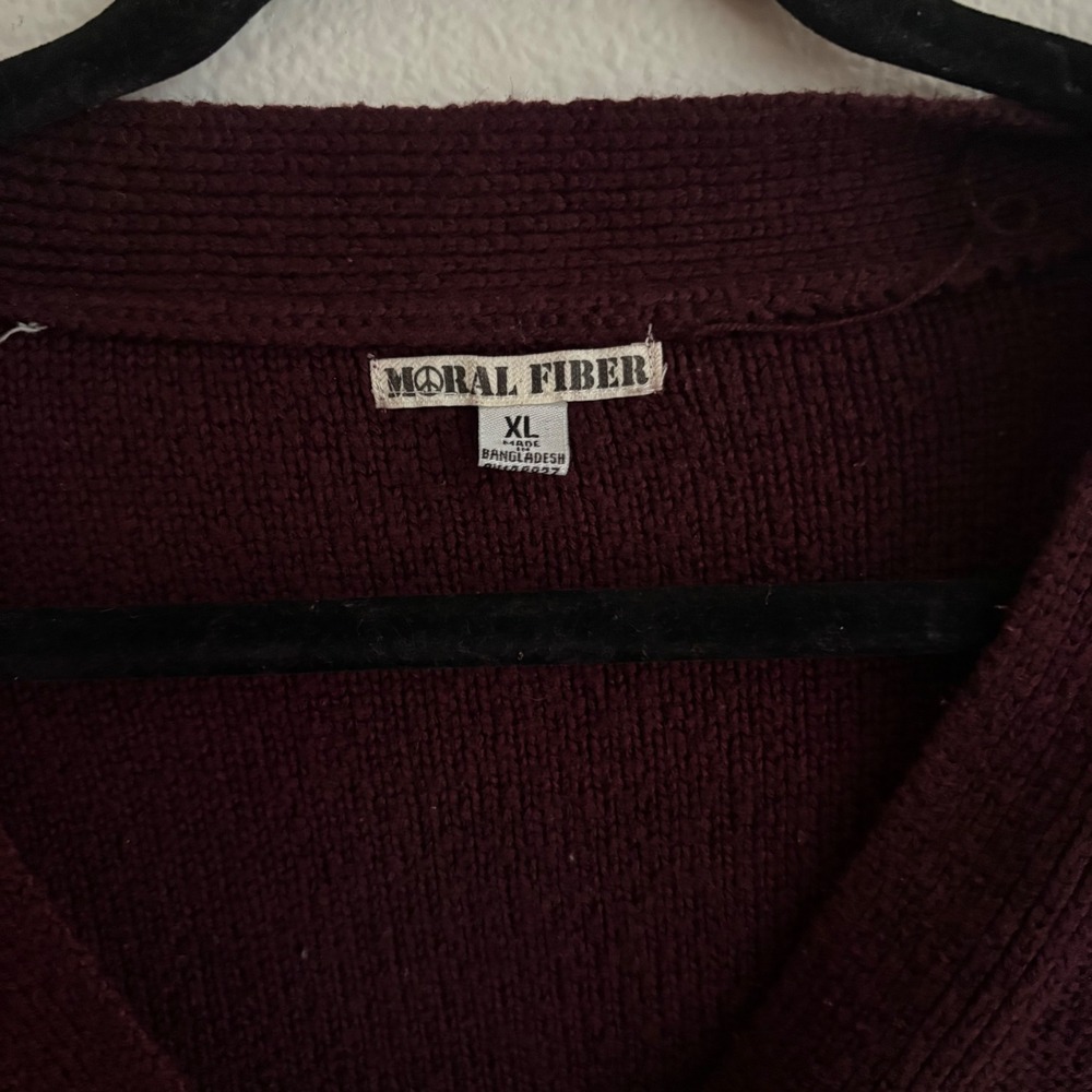 Moral Fiber Burgundy Cable Knit Cropped V‎ Neck Button Cardigan Sweater Women XL - Picture 5 of 7